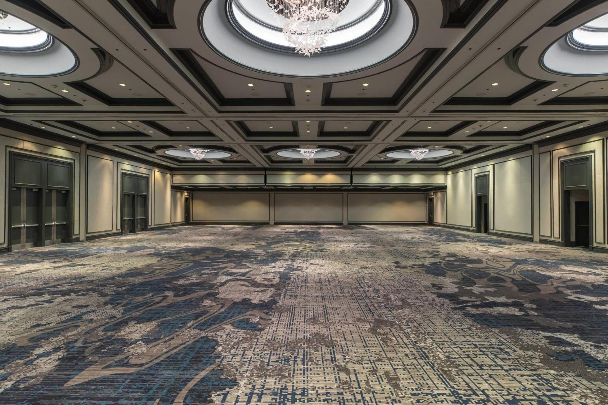 Hotel Renaissance Downtown 4*