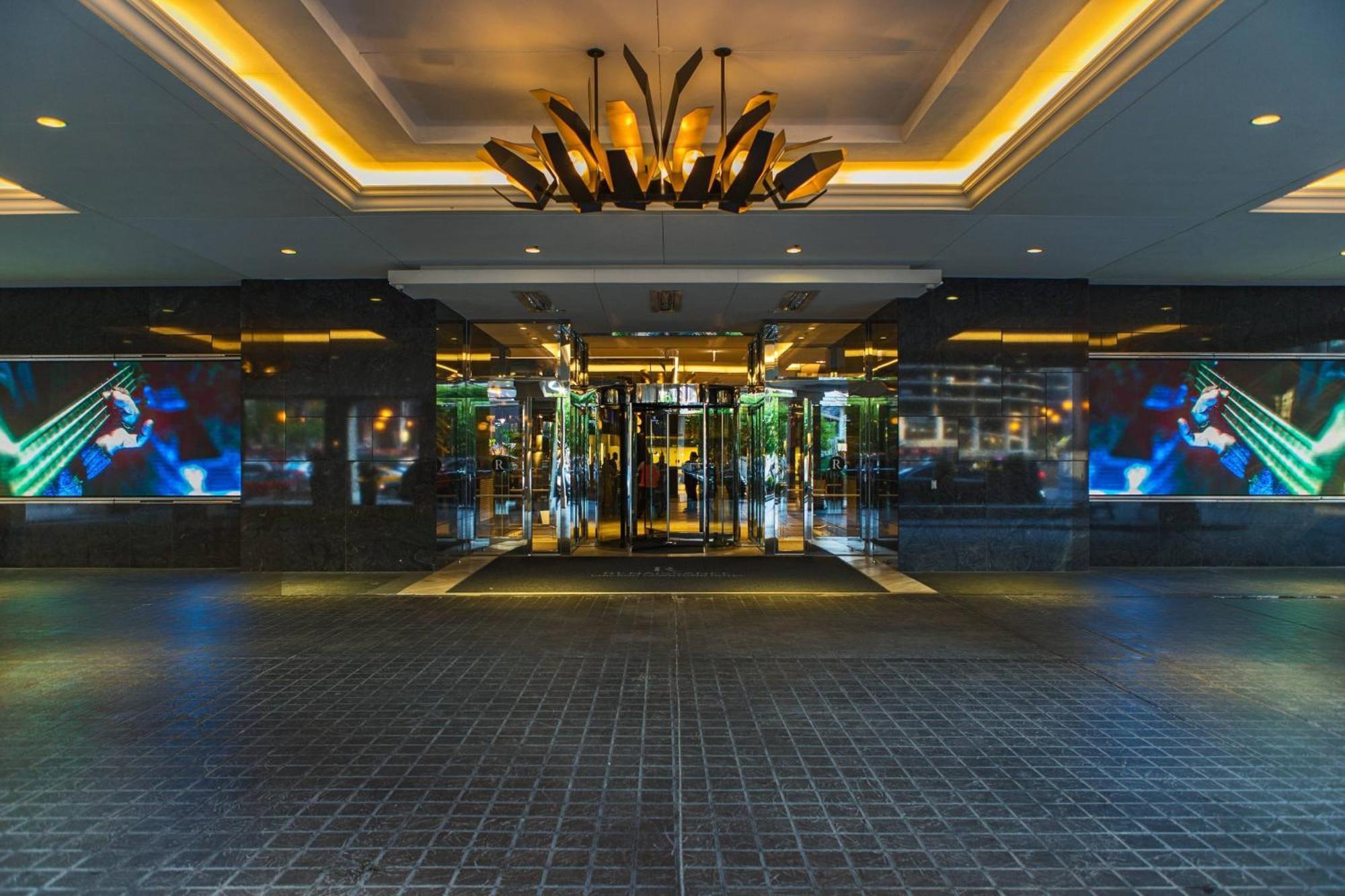 Renaissance Downtown Hotel 4*
