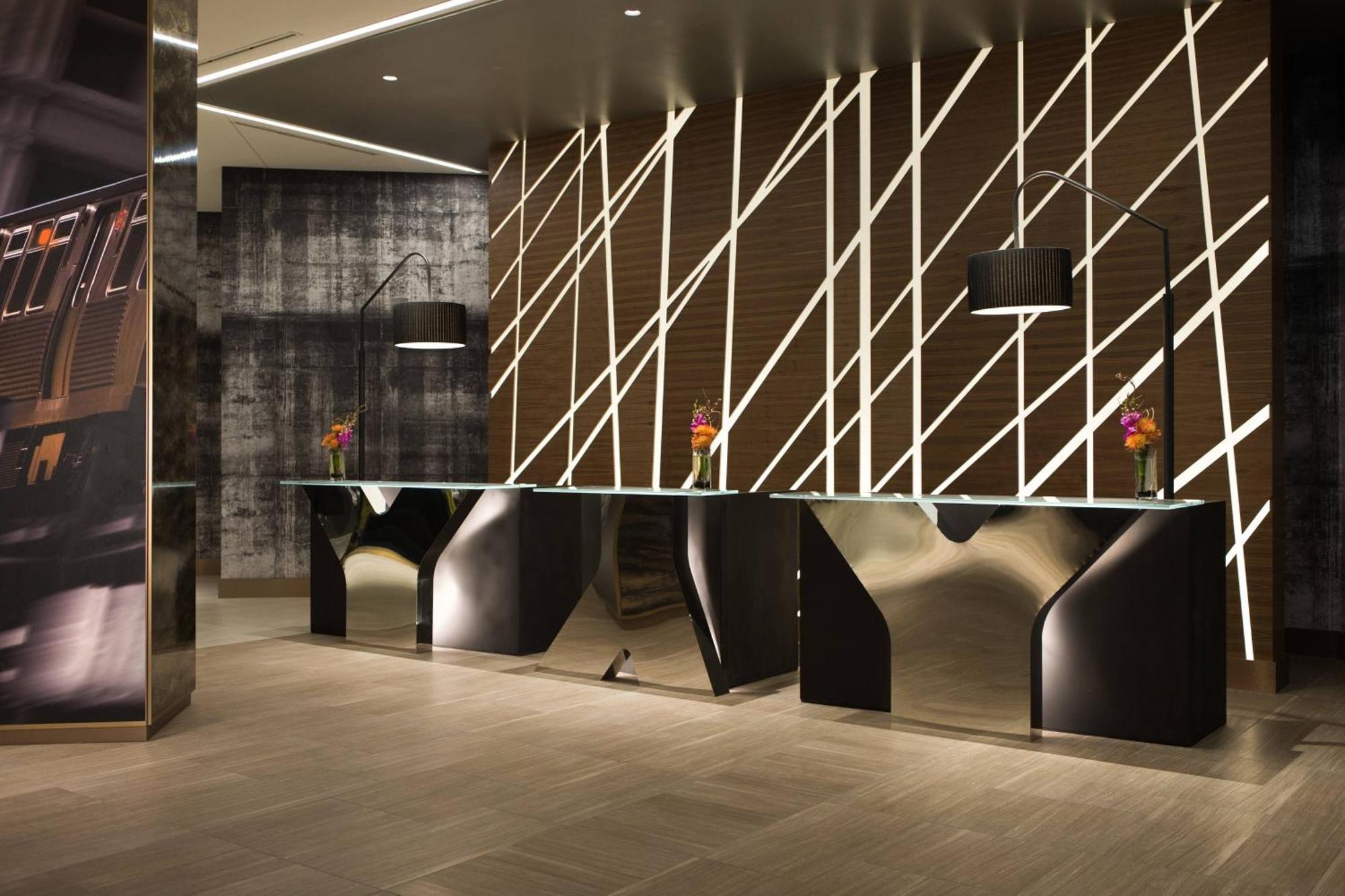 Hotel Renaissance Downtown 4*